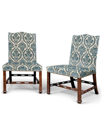 A PAIR OF GEORGE III MAHOGANY SIDE CHAIRS - Foto 1