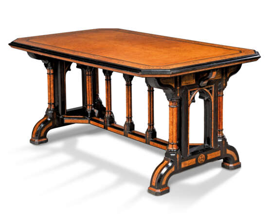 A VICTORIAN AMBOYNA AND EBONISED CENTRE TABLE - фото 1