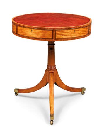 A GEORGE III SATINWOOD SMALL DRUM TABLE - фото 1