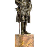 A PAIR OF FRENCH BRONZE FIGURES OF VOLTAIRE AND ROUSSEAU - photo 2