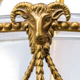 A GEORGE III-STYLE GILT-BRASS AND GLASS HANGING-LIGHT - Foto 2