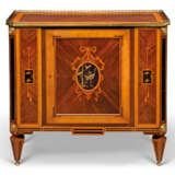 Gillows. A VICTORIAN 'DUTCH' MAHOGANY, SATINWOOD AND LACQUER SIDE CAB... - фото 1