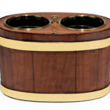 A GEORGE III BRASS-BOUND MAHOGANY OVAL WINE COOLER - Foto 1