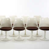 Eero Saarinen. Group of eight chairs model "Tulip" - Foto 1