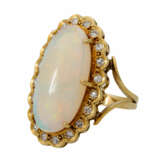 Ring mit ovalem Opal entouriert von 20 Achtkantdiamanten zusammen ca. 0,3 ct, - Foto 5