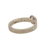 Ring mit Brillant ca. 0,7 ct flankiert von Diamantbaguettes zusammen ca. 0,6 ct, - фото 3