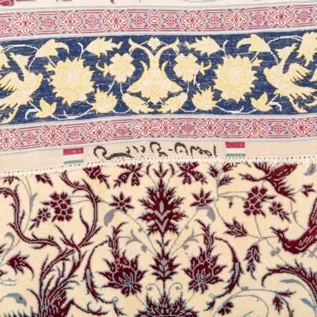 Serie von fünf feinen Orientteppichen mit Seide. IRAN, 20. Jahrhundert, je ca. 120x80 cm. - photo 5