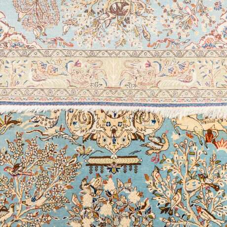 Orientteppich mit Seide. PERSIEN, 20. Jahrhundert, 215x137 cm. - фото 3