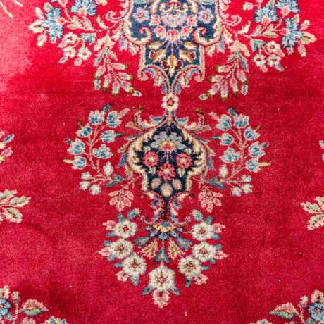 Orientteppich. KIRMAN/PERSIEN, 20. Jahrhundert, 452x288 cm. - photo 5