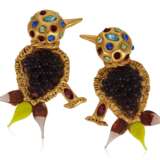 IMPORTANT CHANEL OVERSIZED GLASS AND STONE SET BIRD EARRINGS - Foto 1