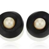 UNSIGNED CHANEL BLACK PLASTIC AND FAUX PEARL EARRINGS - фото 1