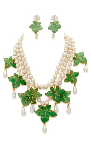 IMPORTANT CHANEL SET OF GRIPOIX GLASS AND FAUX PEARL JEWELRY - photo 1