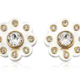 UNSIGNED CHANEL LUCITE AND RHINESTONE EARRINGS - фото 1