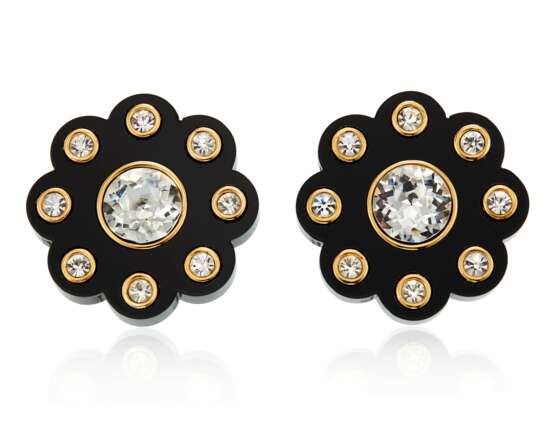 UNSIGNED CHANEL LUCITE AND BLACK PLASTIC EARRINGS - фото 1