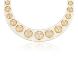 UNSIGNED CHANEL LUCITE AND FAUX PEARL NECKLACE