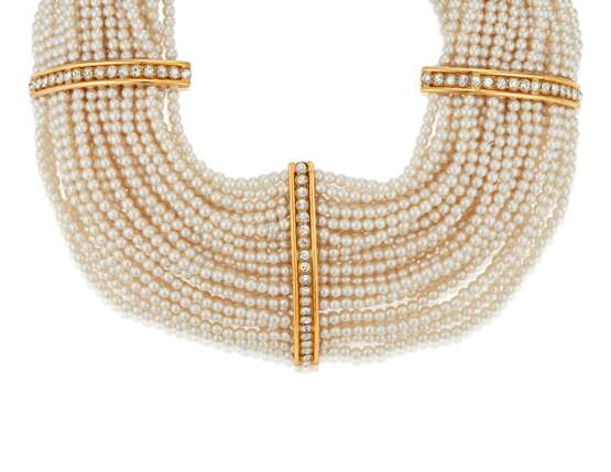UNSIGNED CHANEL FAUX PEARL AND RHINESTONE CHOKER NECKLACE - фото 1