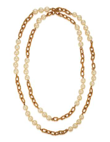 UNSIGNED CHANEL FAUX PEARL AND CHAIN NECKLACE - photo 1