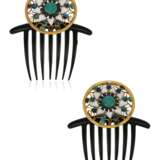 UNSIGNED CHANEL PAIR OF GRIPOIX GLASS HAIR COMBS - Foto 1