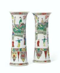 A RARE PAIR OF FAMILLE VERTE BEAKER VASES