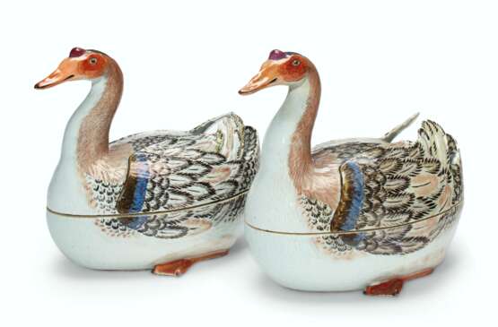 A RARE PAIR OF GOOSE TUREENS AND COVERS - photo 1