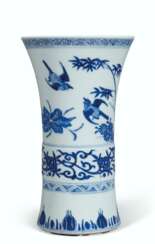 A BLUE AND WHITE BEAKER VASE