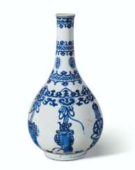 A BLUE AND WHITE BOTTLE VASE