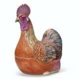 A FAMILLE ROSE ROOSTER TUREEN COVER - фото 1