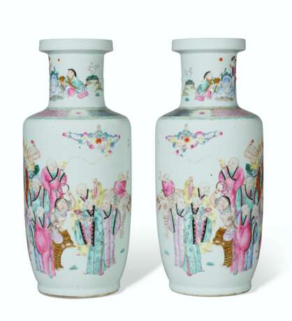 A PAIR OF LARGE FAMILLE ROSE ROULEAU VASES - photo 1