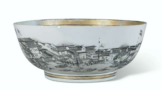 A GRISAILLE AND GILT 'HONGS OF CANTON' PUNCHBOWL - Foto 1