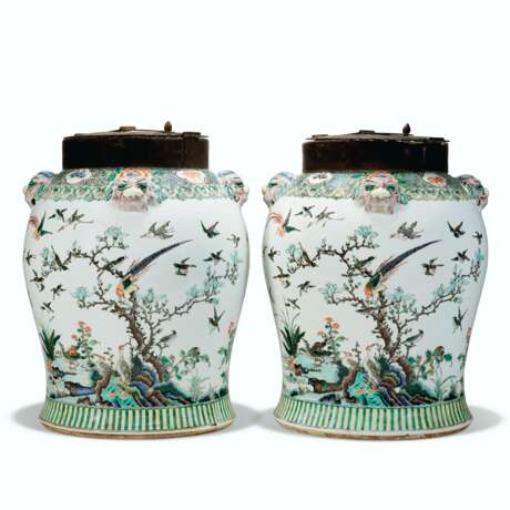 A LARGE PAIR OF FAMILLE VERTE JARS - photo 1