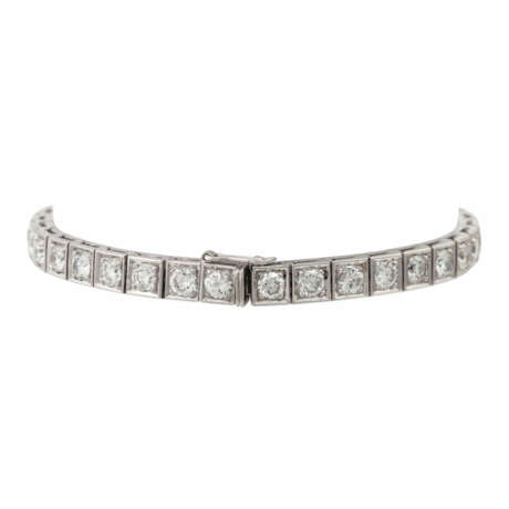 Riviérè-Armband ausgefasst mit 35 Brillanten zusammen ca 5,6 ct, - Foto 2