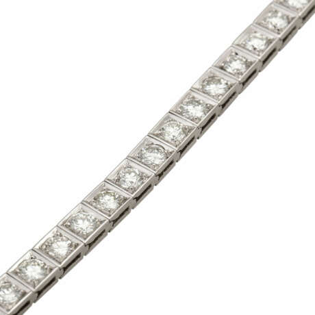Riviérè-Armband ausgefasst mit 35 Brillanten zusammen ca 5,6 ct, - фото 4