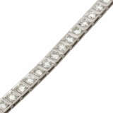 Riviérè-Armband ausgefasst mit 35 Brillanten zusammen ca 5,6 ct, - Foto 4