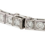 Riviérè-Armband ausgefasst mit 35 Brillanten zusammen ca 5,6 ct, - Foto 6