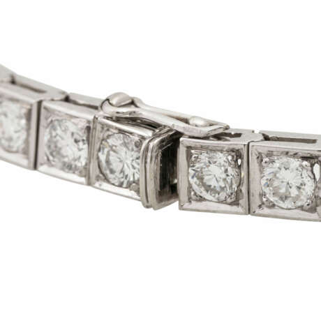 Riviérè-Armband ausgefasst mit 35 Brillanten zusammen ca 5,6 ct, - photo 6