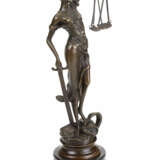 Bronzefigur *Justizia* - Foto 1
