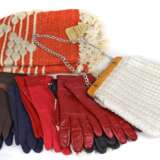 Handtasche und 8 Paar Handschuhe - photo 1