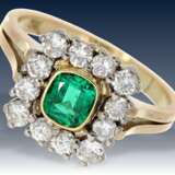 Ring: klassischer, sehr dekorativer Smaragd/Brillantring, Goldschmiedearbeit - Foto 1