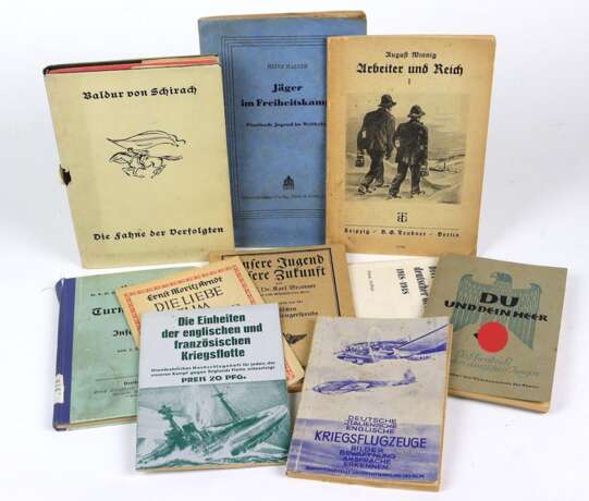 10 Militaria Hefte und Bücher - photo 1
