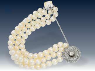 Armband: hochwertiges Akoya-Perlen-Armband mit antiker, wertvoller Diamantschließe