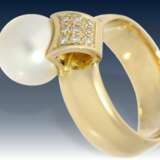 Ring: massiver und hochwertiger Goldschmiedering mit Perle und Brillantbesatz - фото 1
