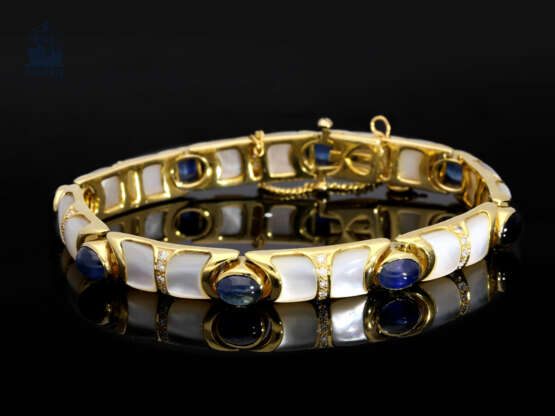 Armband: goldenes, sehr dekoratives und außergewöhnliches vintage Goldschmiedearmband mit Saphiren, Brillanten und Perlmutt - фото 1