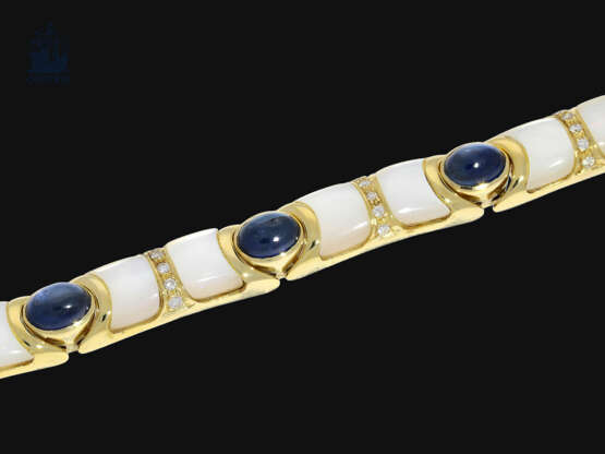 Armband: goldenes, sehr dekoratives und außergewöhnliches vintage Goldschmiedearmband mit Saphiren, Brillanten und Perlmutt - фото 2