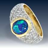 Ring: sehr schöner Brillant-Goldschmiedering mit seltenem blauen Edel-Opal - photo 1