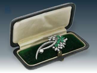 Brosche: äußerst wertvolle vintage Goldschmiedebrosche mit ca. 5ct feinsten Diamanten und ca. 2ct sehr guten Smaragden, Anfertigungspreis 20.000-25.000DM