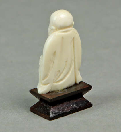 geschnitzter Buddha - фото 2