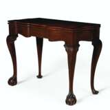 Townsend, John. A CHIPPENDALE CARVED MAHOGANY SCALLOP-TOP CARD TABLE - photo 1