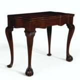 Townsend, John. A CHIPPENDALE CARVED MAHOGANY SCALLOP-TOP CARD TABLE - photo 2