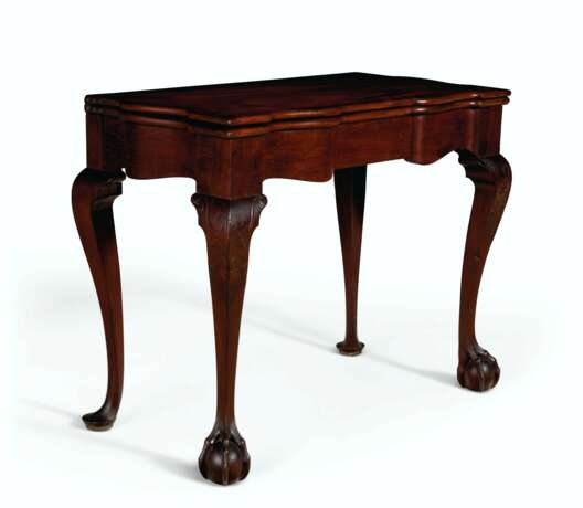 Townsend, John. A CHIPPENDALE CARVED MAHOGANY SCALLOP-TOP CARD TABLE - фото 2