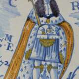 AN ENGLISH DELFT BLUE-DASH DATED AND INITIALED ROYAL PORTRAI... - photo 2